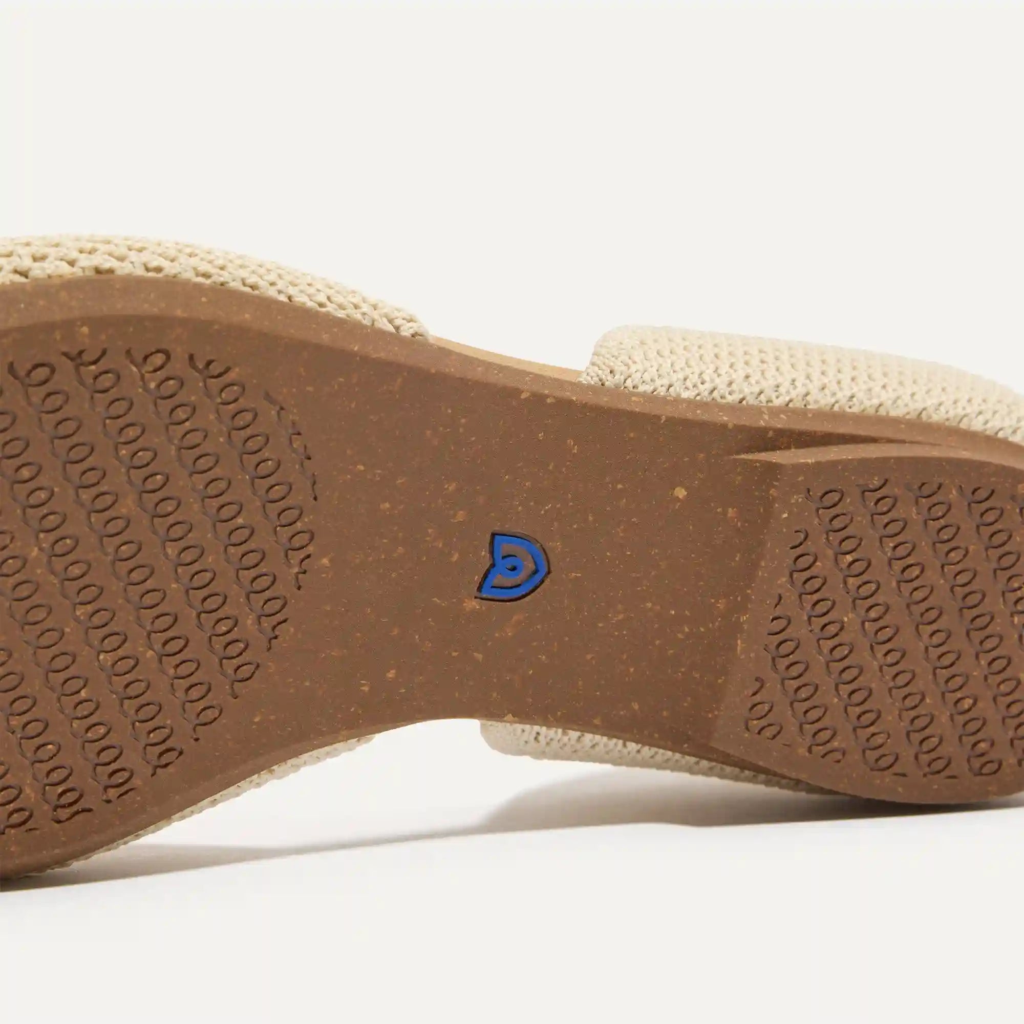 The D'Orsay Point - Conch Raffia-Knit