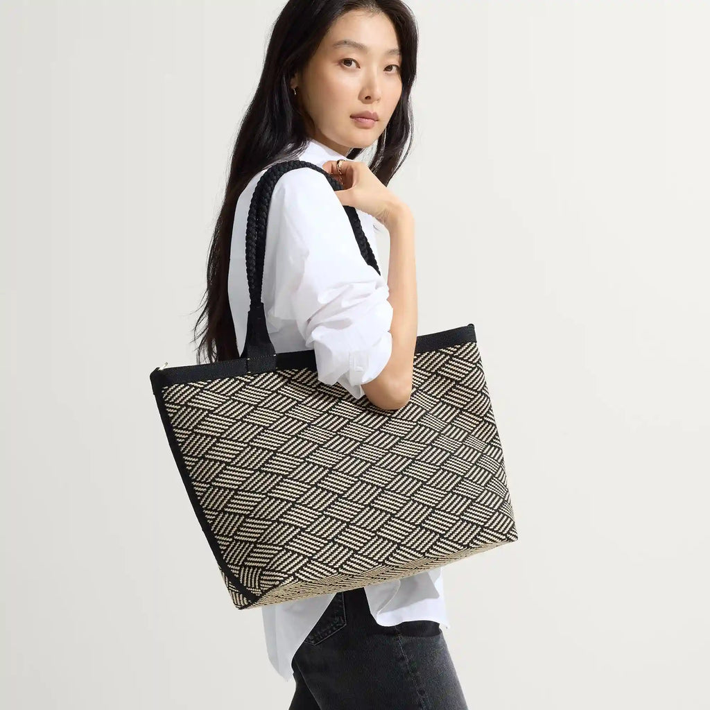The Lightweight Zip Tote - Polar Zig Zag