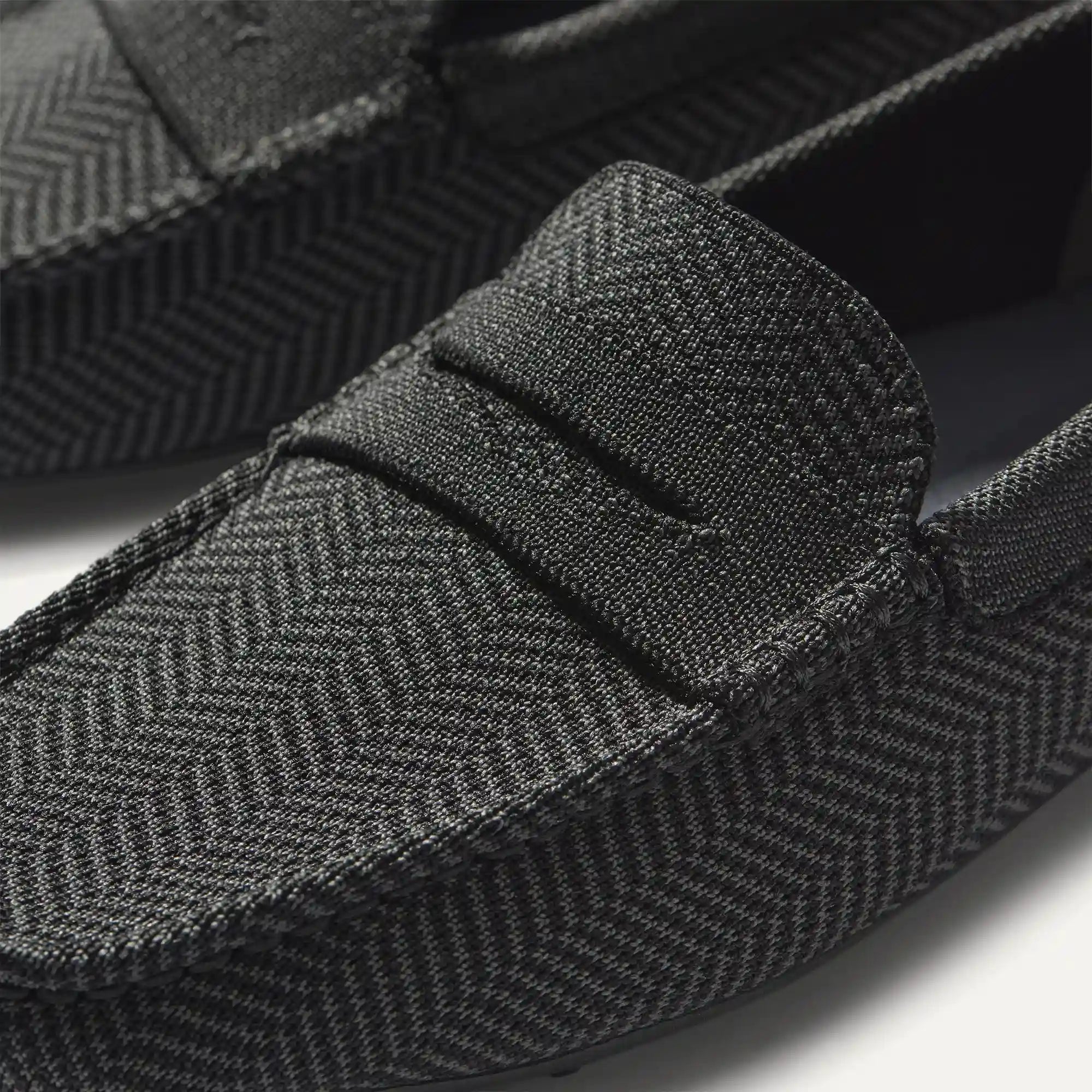 The Men's Daily Driver - Carbon Herringbone